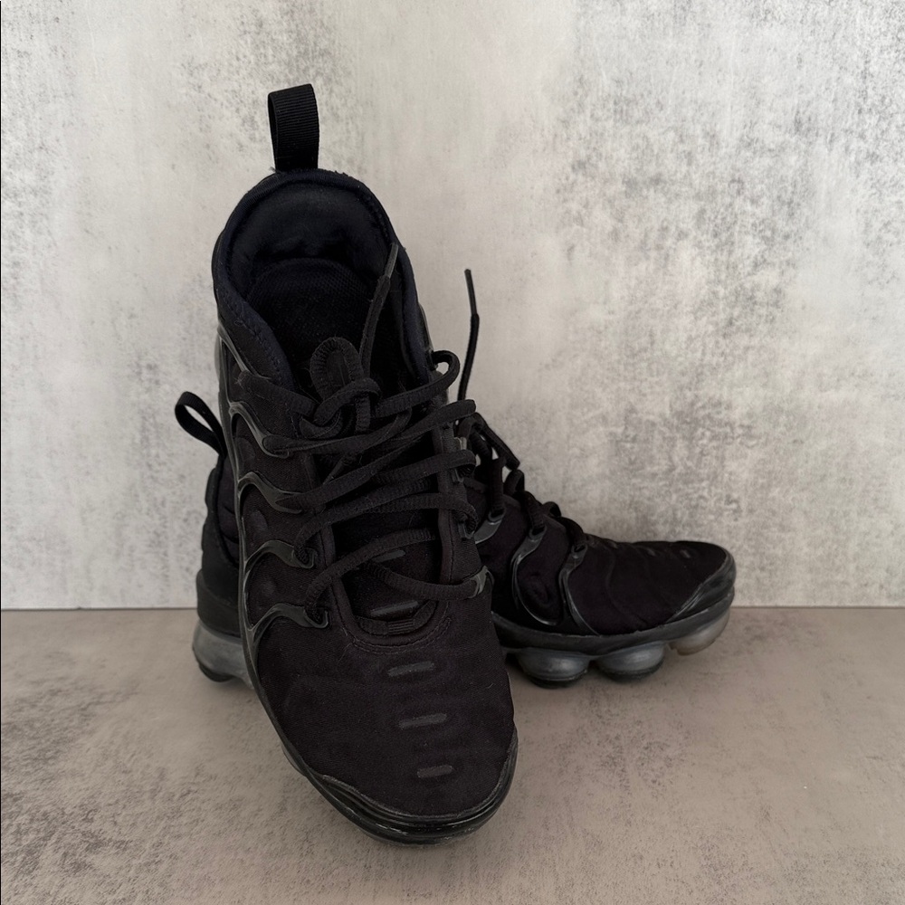 Nike Women Air VaporMax Plus in Black & Dark Grey